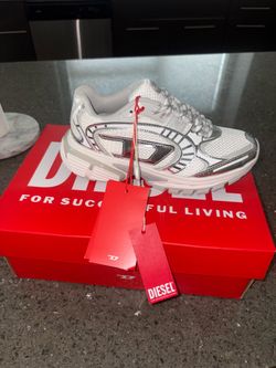 BRAND NEW Diesel S-Pro-V-Dense Metallic Sneakers – White/Silver – Women’s Size 7