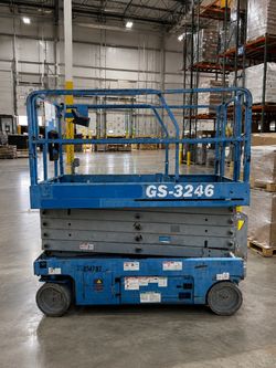 Electric  GENIE GS-3246 Scissor lift. ONLY 230 hours. All works perfectly. New Trojan batteries. No any leaks. All works perfectly. Ready for use. Fre