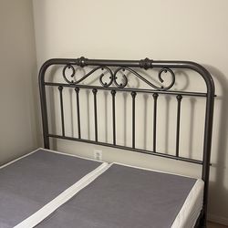 Bed frame: Headboard and Footboard