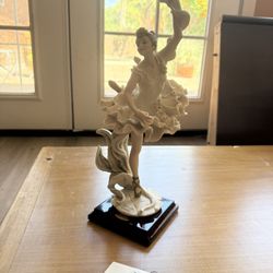 Giuseppe Armani Figurine