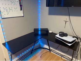 L-Shaped Gaming/Office Desk – Spacious, Good Condition