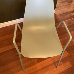 Svelti Stackable Dining Armchair - Aloe Green