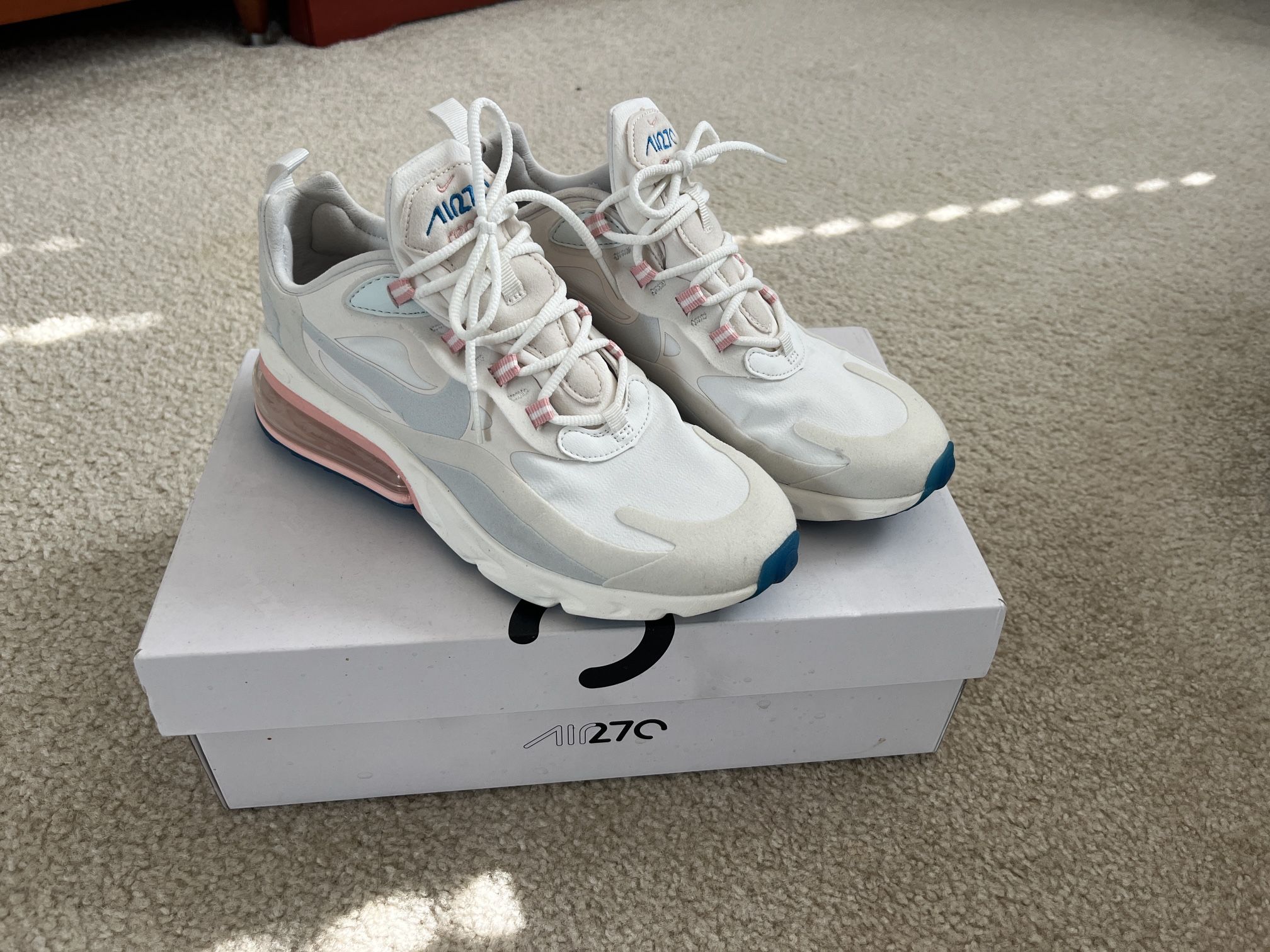 Nike WMNS Air Max 270 React size