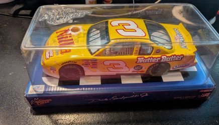 Winner's Circle 2002 Dale Earnhardt Jr. #3 Nilla Wafers / Nutter Butter 1:24 Scale Diecast Car