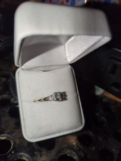 10k White gold ring with blue aquamarine