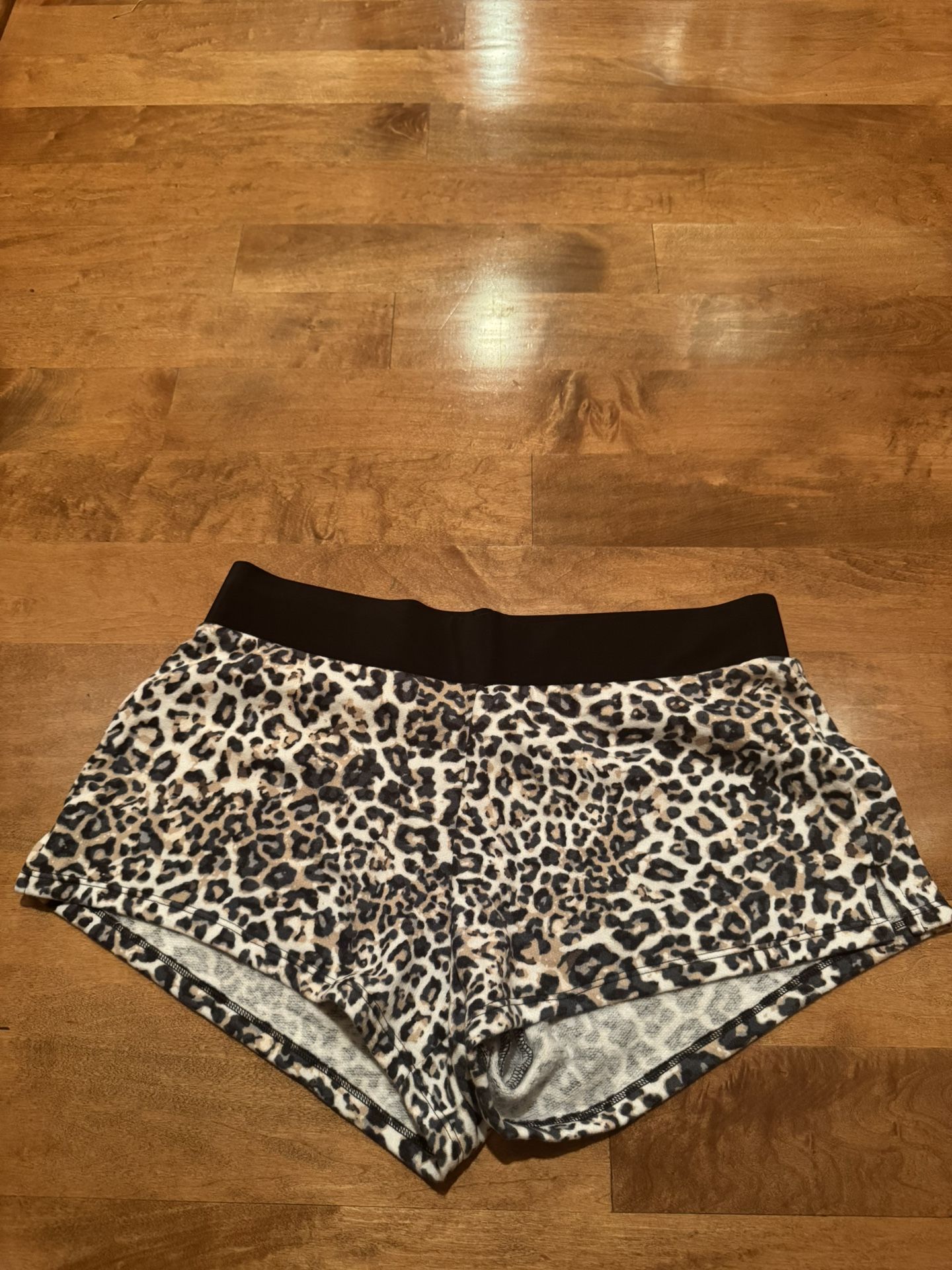 Woman’s new without tags Victoria’s Secret sport shorts shipping available
