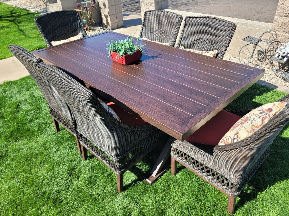 New Woodbury 7-Piece Patio Dining Set
