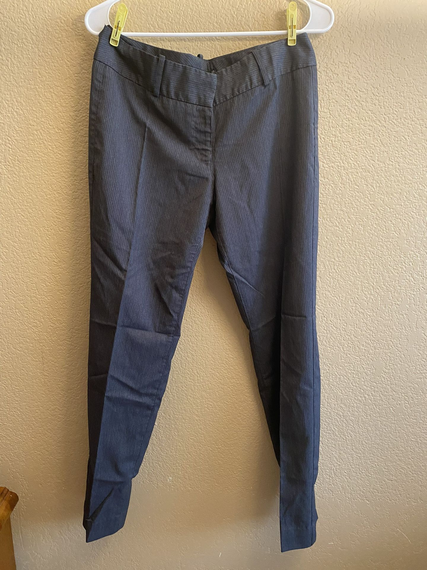 Van Heusen Women’s Business Formal Pant - Size 4