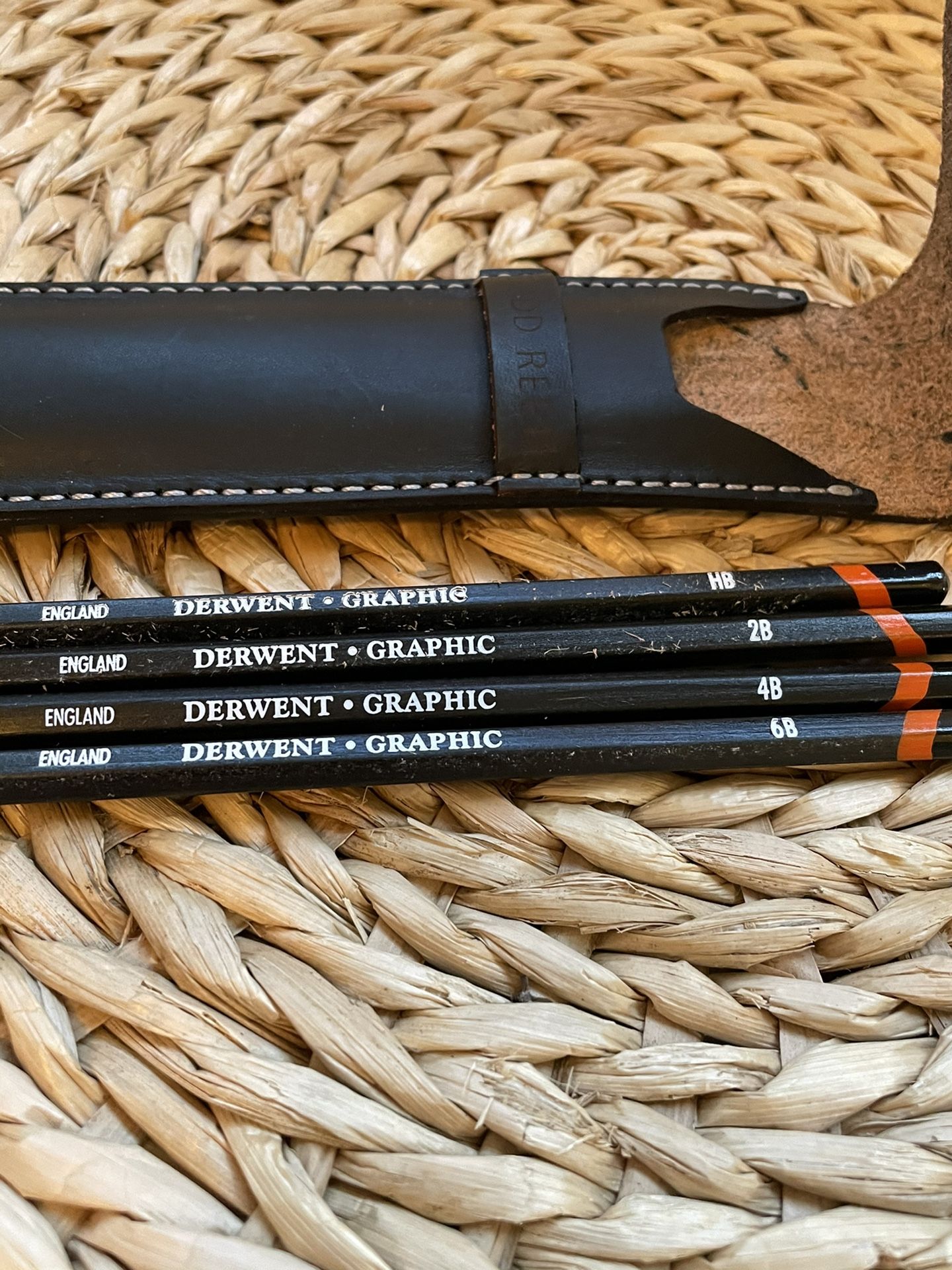 Derwent Graphic Sketching Pencil Set with Leather Case 