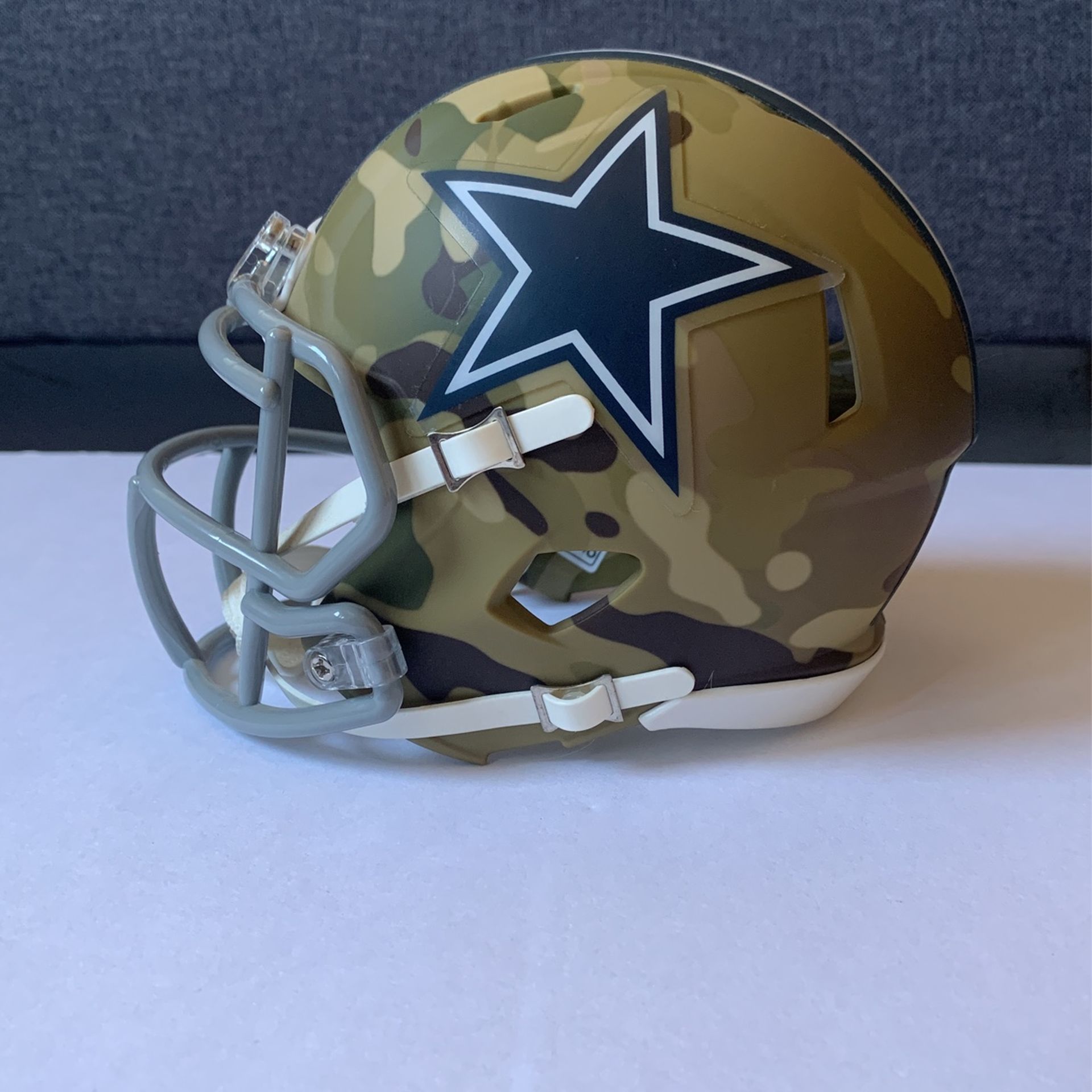 Roger Staubach Signed Speed (CAMO) Mini Helmet Dallas Cowboys for Sale in  Escondido, CA - OfferUp