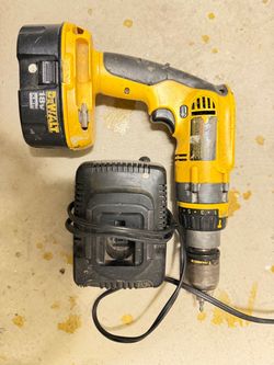 De Walt drill/charger