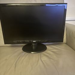 4 monitores dos pequeño y dos grande