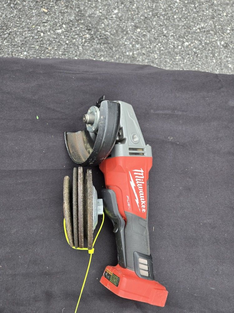 Milwaukee Fuel Angle Grinder M18