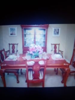 Wooden Dining Table with 6 Chairs - Like New - New Orleans, LA