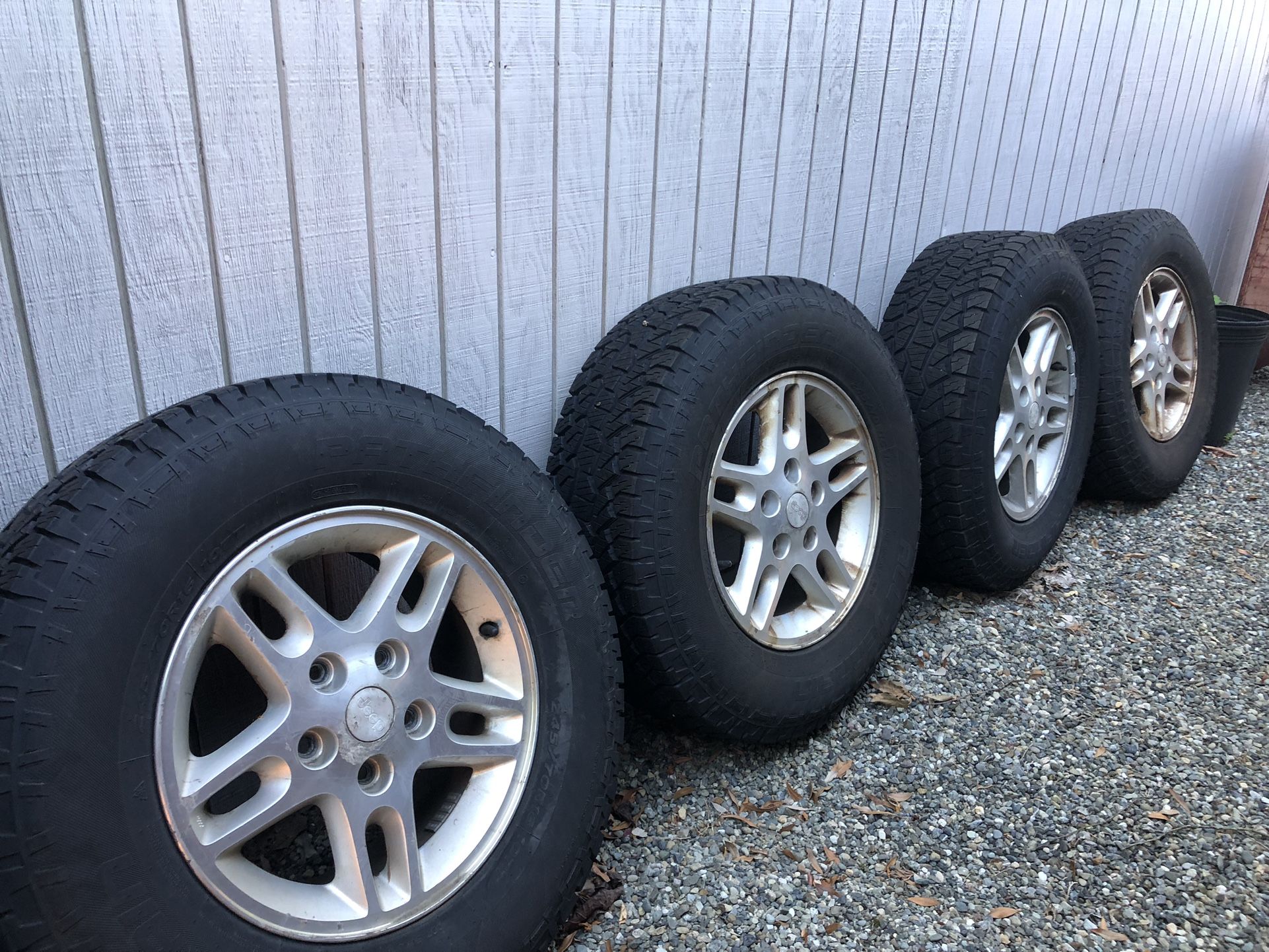AWD Jeep Grand Cherokee 245/70R16 Tires