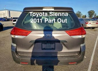 2011 Toyota Sienna Part Out