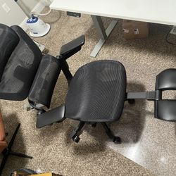 Office Mat + Ergonomic Rolling Office Chair With Extendable Footrest And Many Adjustable Functions 