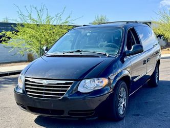 2005 Chrysler Town