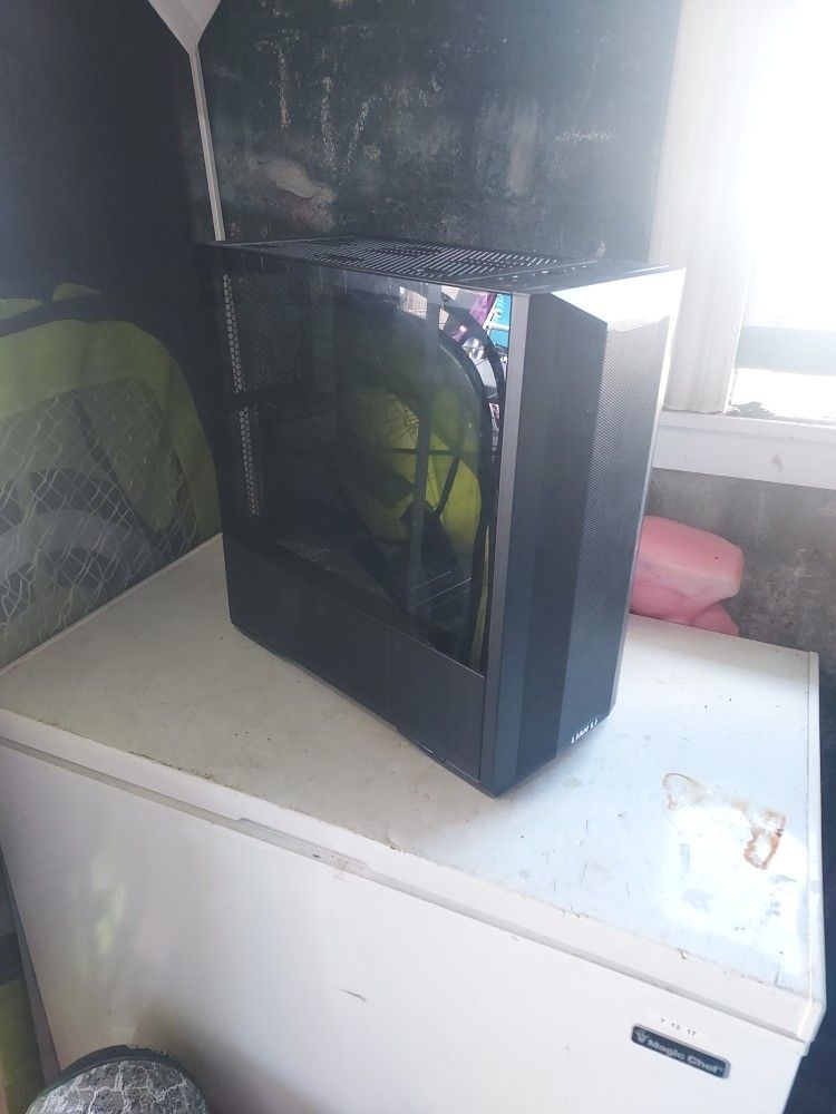 Lian Li Gaming PC FRAME