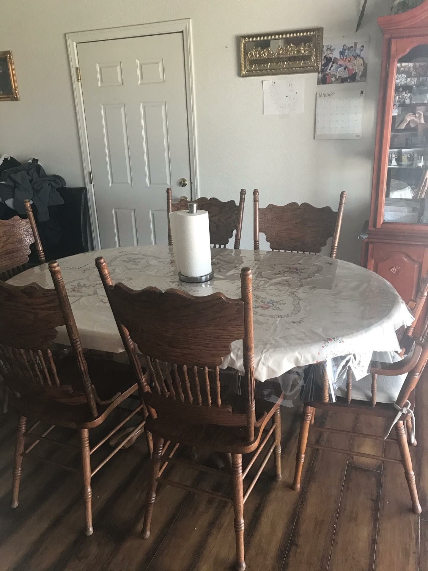 O.B.O..Real wood Kitchen table w/6 chairs great conditions