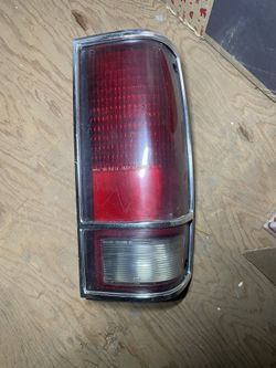 1982 To 1993 Chevy S10 Blazer Tail Light right Side