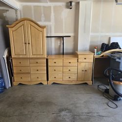 3 Piece Kids Furniture  For Sale 