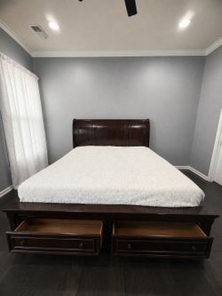 Porter King Sleigh Bed with 2 Storage Drawers Excellent Condition