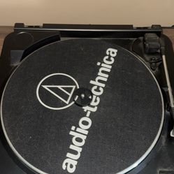 Turntable With speakers
