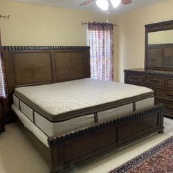 Great Condition King Bed Set