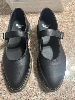 Dr. Martens leather Mary Jane size 8
