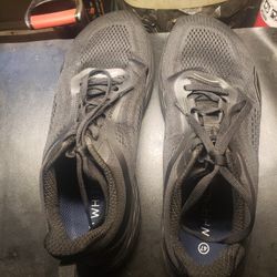 BRAND NEW MENS RUNNING SHOES
