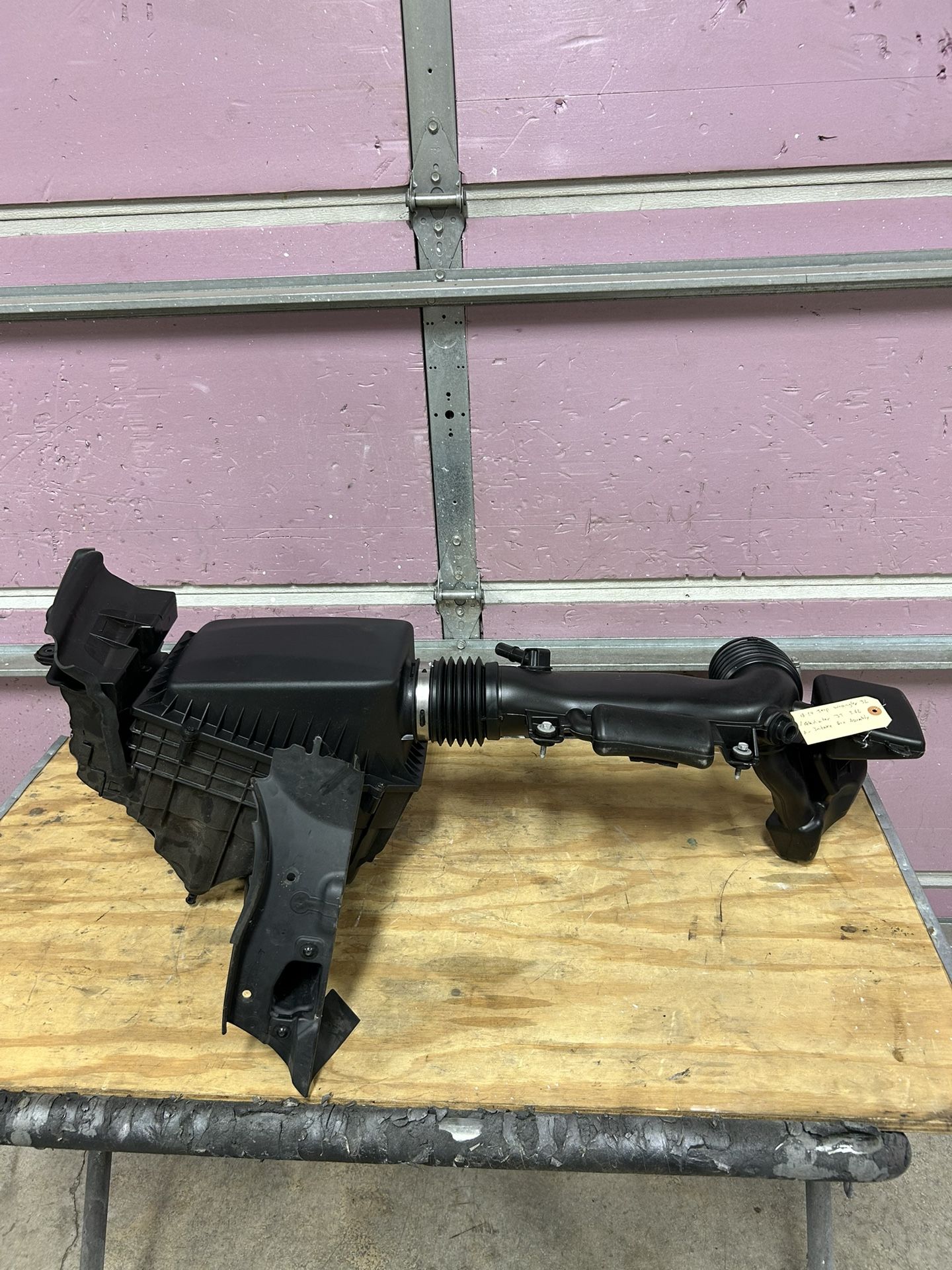 2018-2024 Jeep Wrangler JL / Gladiator JL 3.6L Air Intake Box Assembly OEM