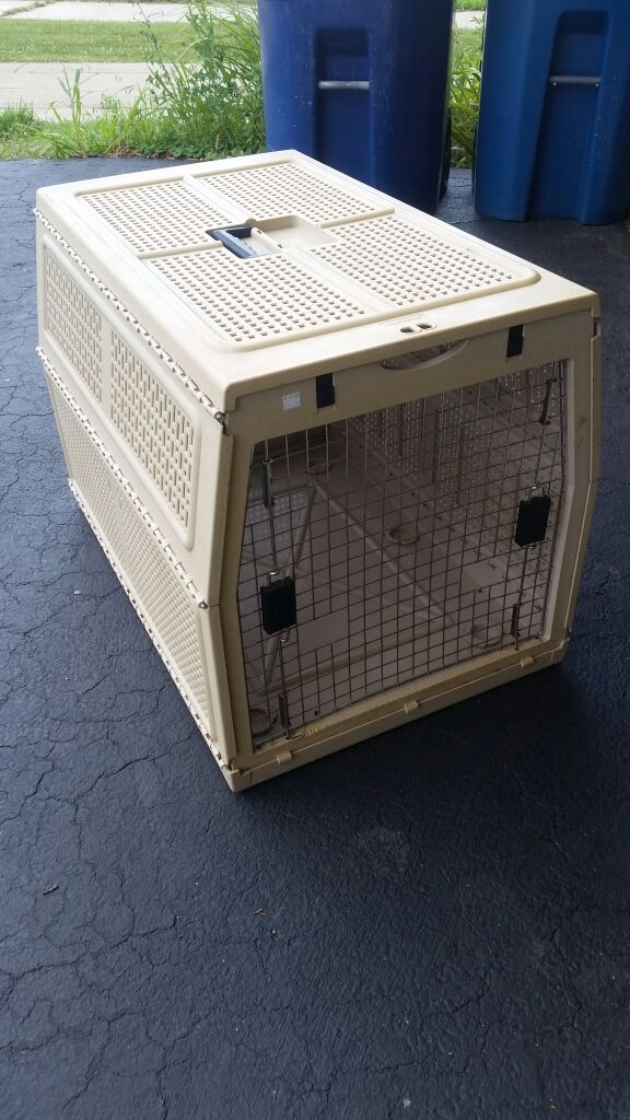 Pet taxi pet porter crate plastic Nylabone