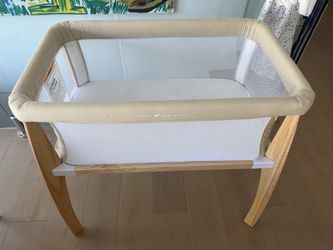 Bassinet for newborn - used, perfect conditions [Baby Delight Heirloom Willow Wooden]