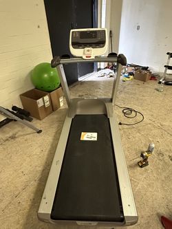 Precor 9.31 Treadmill for Sale in Arlington WA OfferUp