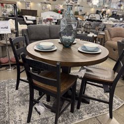Beautiful 5pc Dining Table 