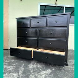 9 drawers dresser/ Nine drawers dresser