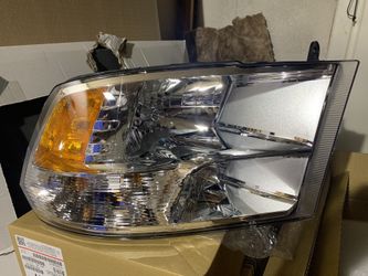 Dodge Ram 13-18 Headlight Chrome Classic RH