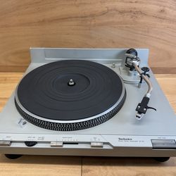Vintage Technics SL-D5 fully automatic, 2-speed direct-drive turntable (Professionally Serviced)