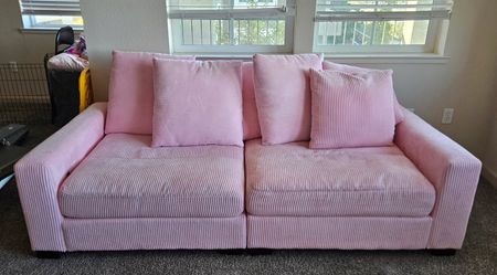 Oversized Pink Love Seat 💕