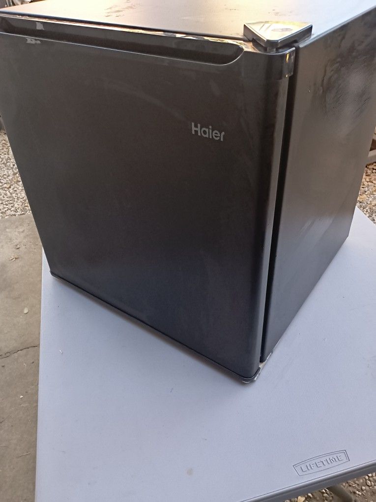 Haier Mini Fridge