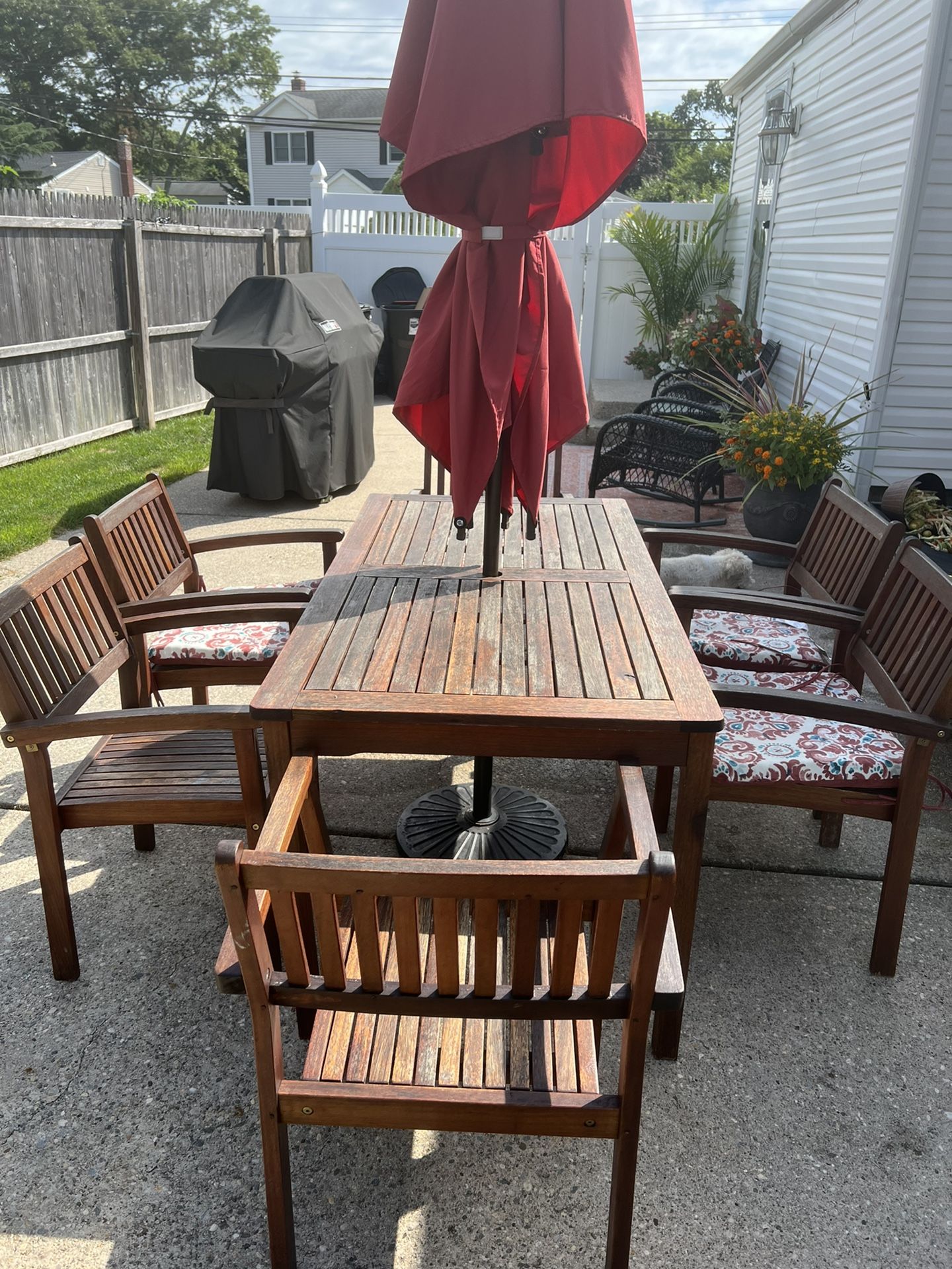 Table And 6 Chairs With Coushins