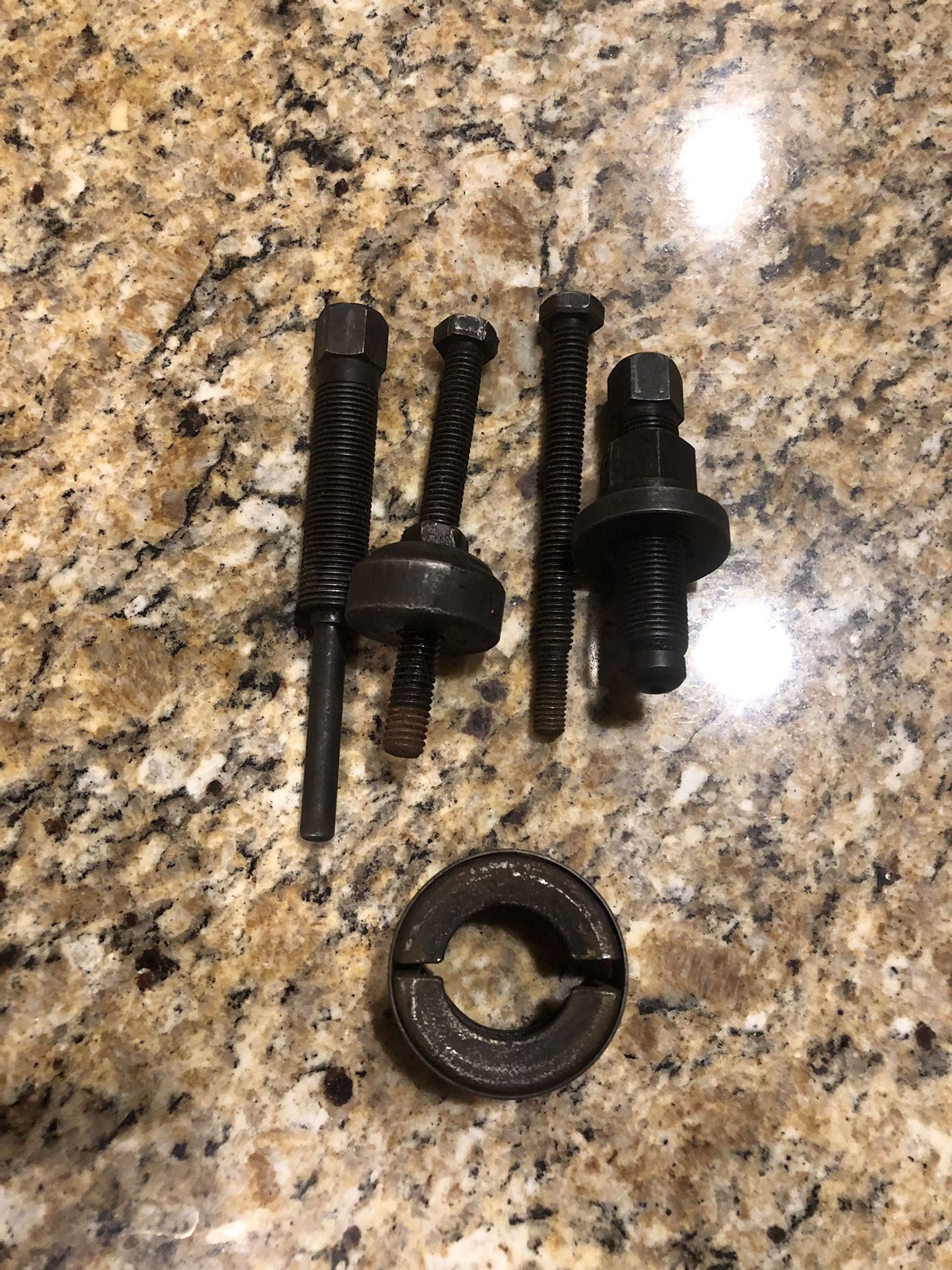 Power steering and pulley puller