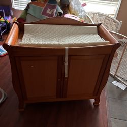 High Chair And changing Table 50$