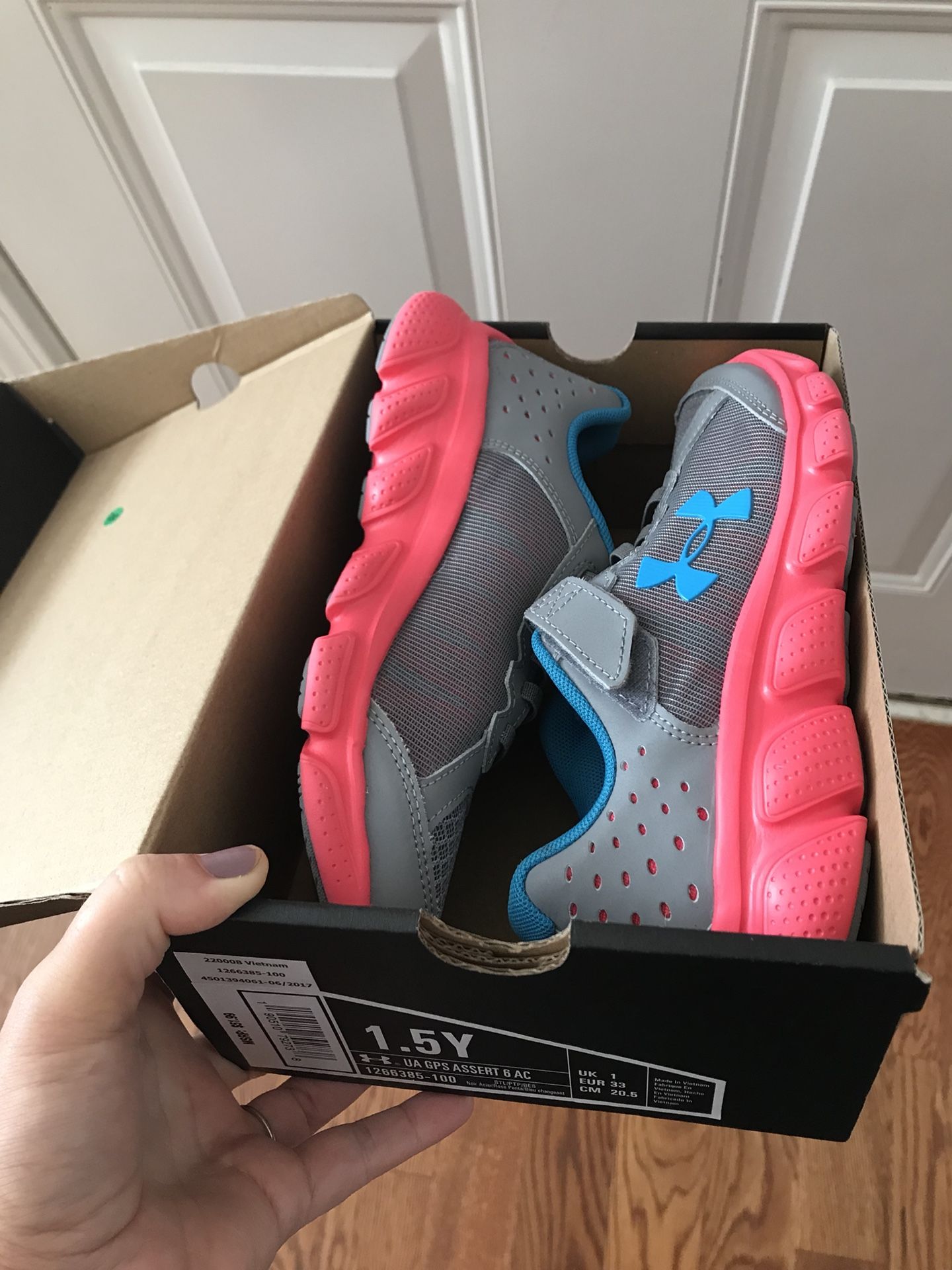 UnderArmour girls snickers- 1.5Y - NEW IN BOX