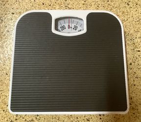 Like New Heavy-Duty Analog Bathroom Scale – 300 lb Capacity