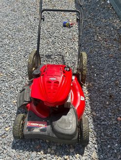 21 inch Troy-Bilt Self-Propelled Gas Lawn Mower