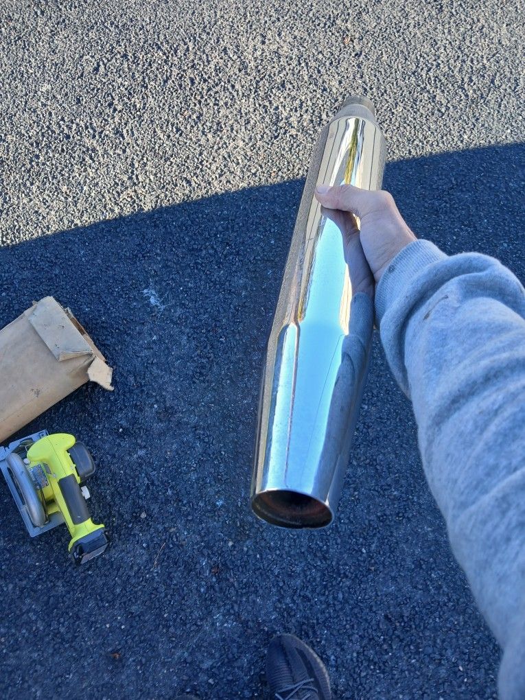 Harley Exhaust Pipes 2 Of Them
