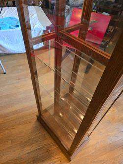 Curio Cabinet Oak lighted