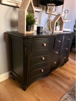 Elegant wooden dresser black